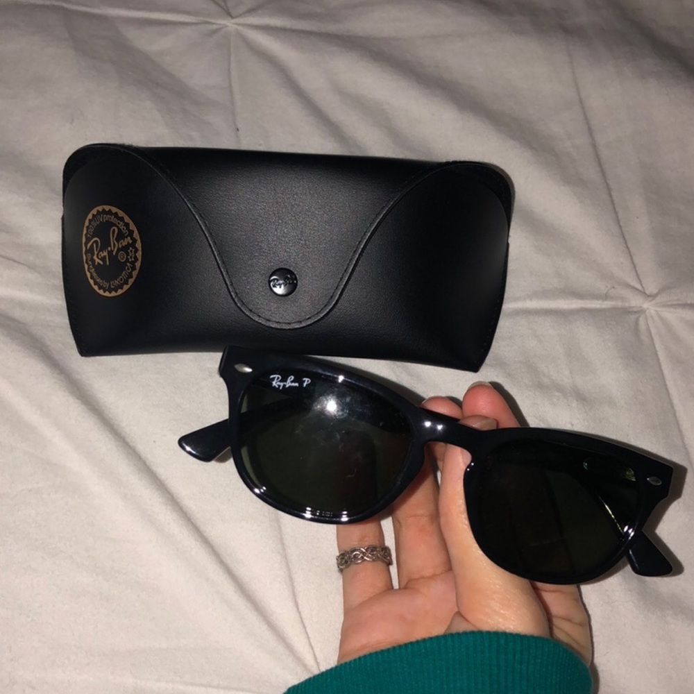 black rayban wayfarers